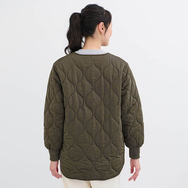 裾はラウンド仕様で女性らしさも