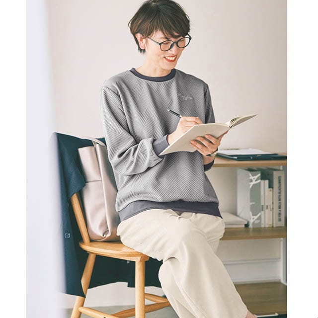 一枚着ればサマ見えする柄入りスウェットで女性らしく