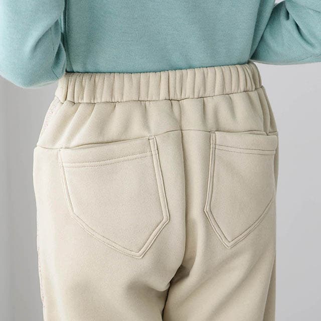 ウエストは後ろゴムではきやすく着心地ラクちん