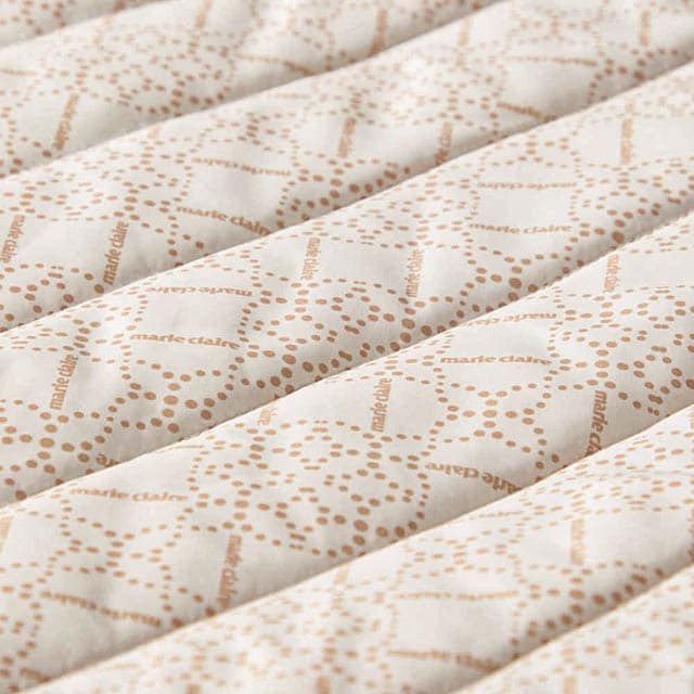 前身頃はタフタ素材