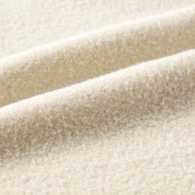 後ろ見頃は裏起毛カットソー