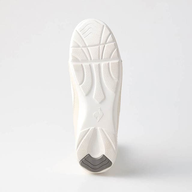 ソールはすり減りやすいかかと部分がラバー切替えで耐久性も◎