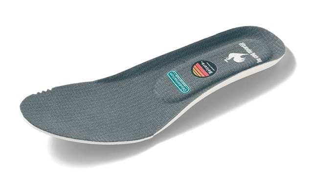 消臭機能を搭載した発熱＆蓄熱インソールを採用