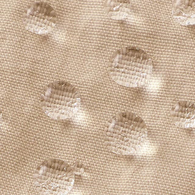 多少の雨をはじく撥水機能付き