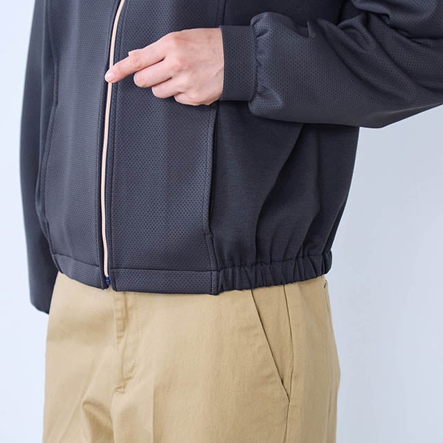 異なる素材使いで立体感をプラス