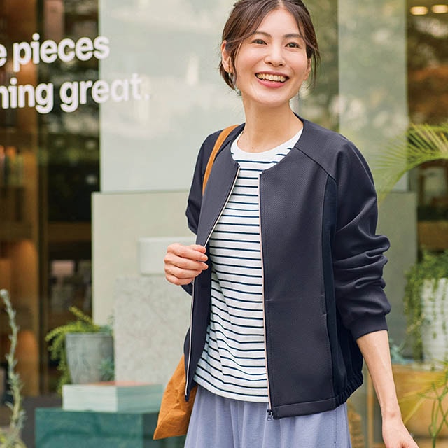 ジャージ素材で動きやすいのに女性らしいノーカラーデザインのジャケット