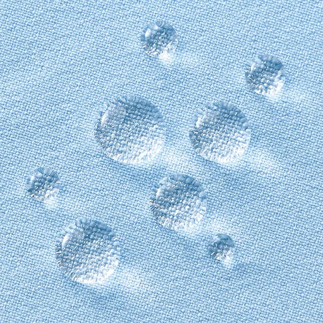 多少の雨をはじく撥水機能付き