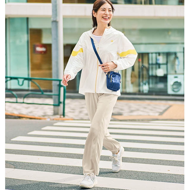 日傘のように太陽の光をブロックするサンスクリーンクロスジャケット