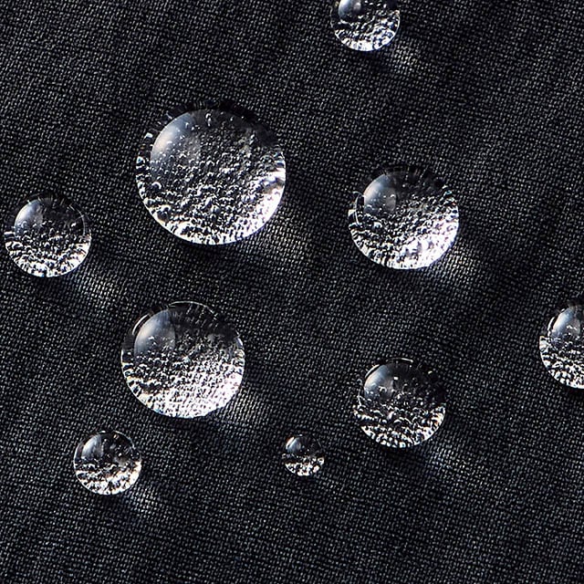 多少の雨をはじく撥水機能付き