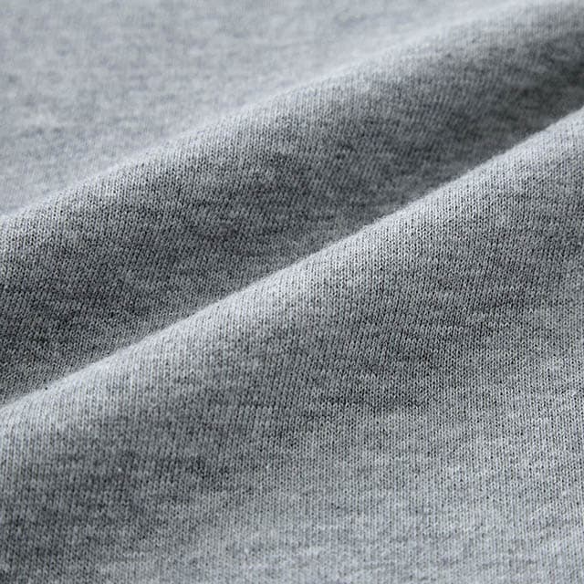 ポリエステル混で軽やかな着心地