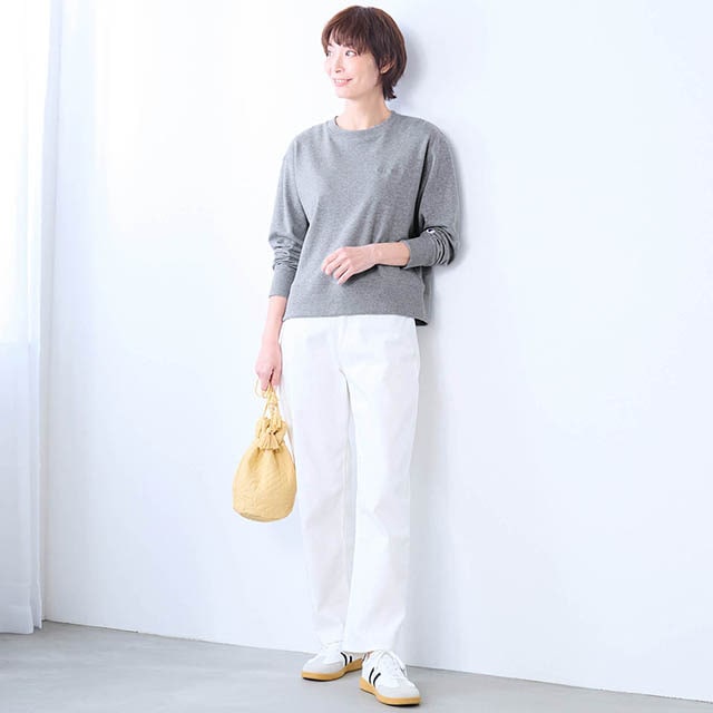 シンプルで合わせやすくロングシーズン活躍する1枚