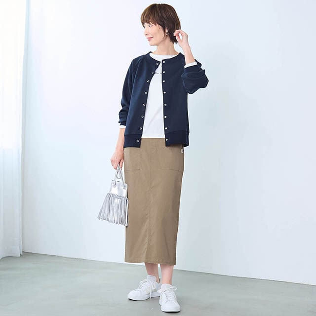 ややタイトなフィット感でもストレッチ性があるので動きやすさ◎