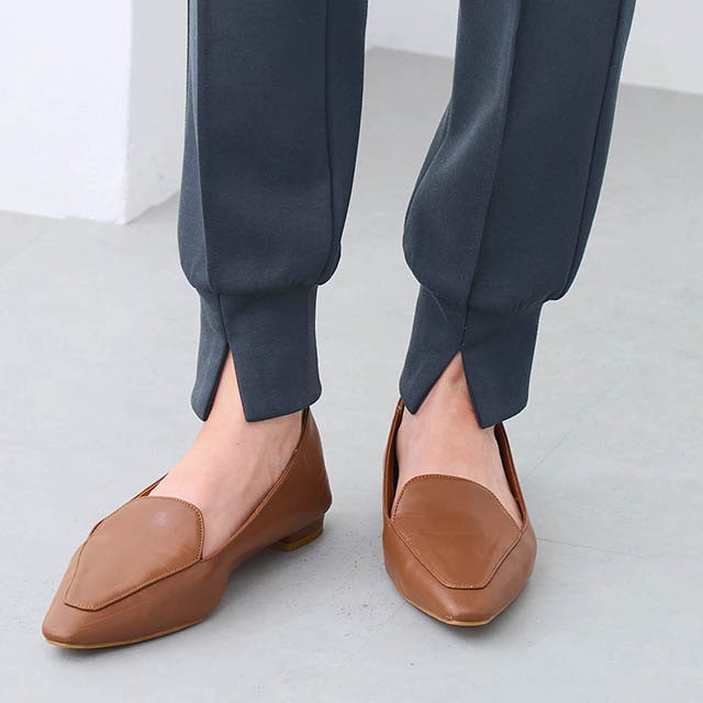 裾スリットでもたつき解消と抜け感アップ