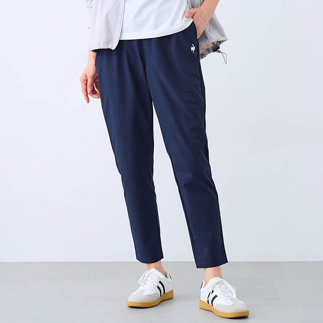 動きやすく、美脚効果のあるテーパードデザイン