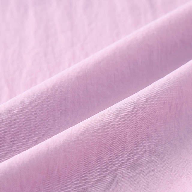 ワッシャー加工された表面の素材感でこなれ見え