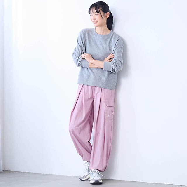 お手持ちのトップスと相性の良いややワイドなシルエット