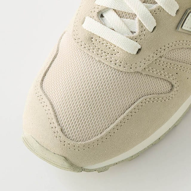 スエード×メッシュのアッパー