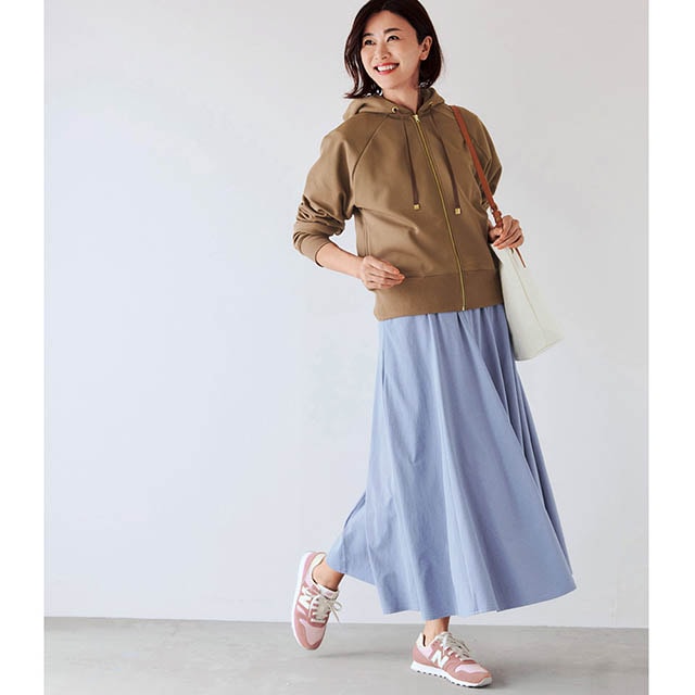 街中で履きたいおしゃれスニーカーはシンプルデザインが魅力