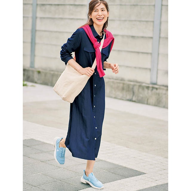 脚にフィットするニット仕様で幅広い着用シーンで活躍