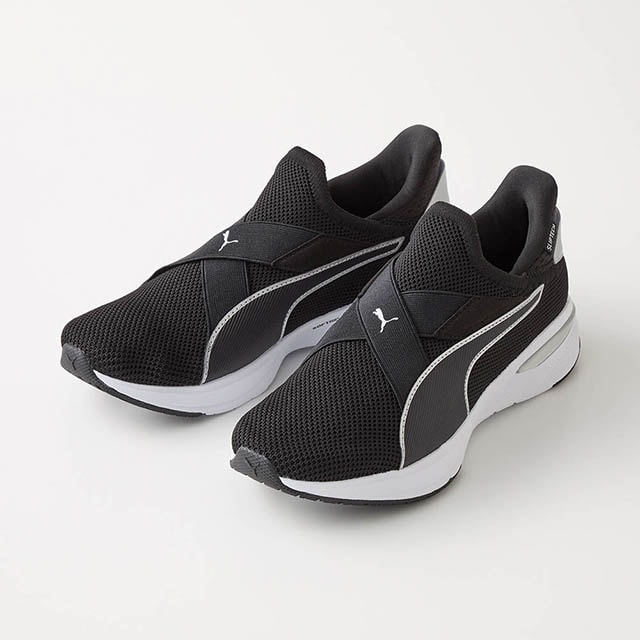 立ったままサッと履けるスリッポンスニーカー