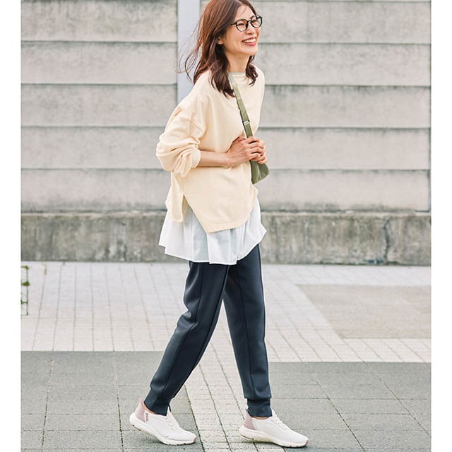 普段のコーディネートにも使いやすい落ち着いたカラーリング