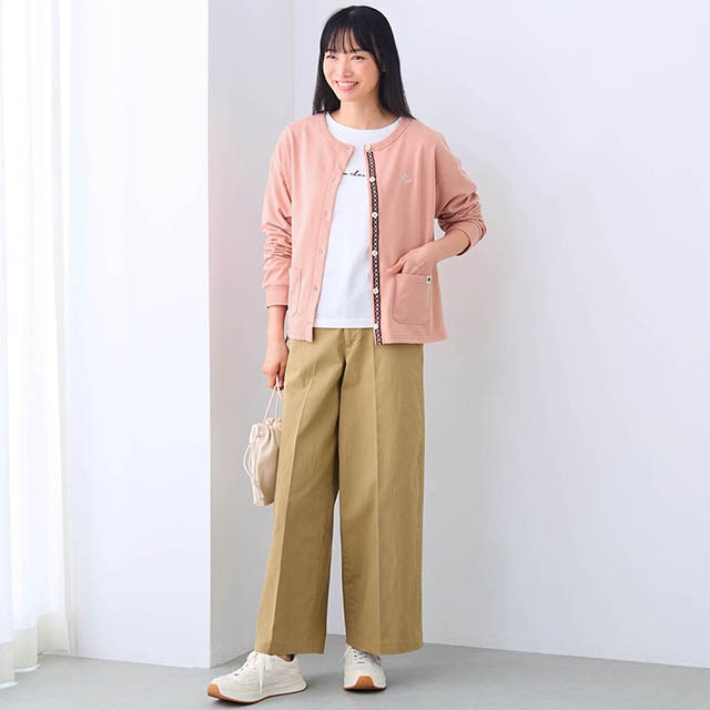 着丈はどんなボトムスにも合わせやすい丈感