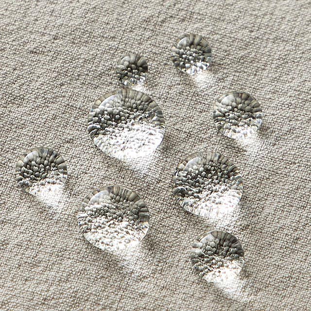 多少の雨をはじく撥水機能付き