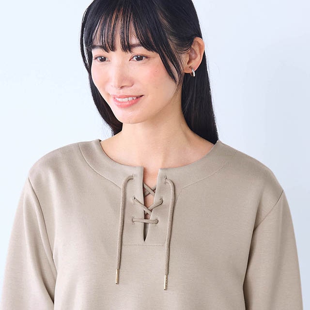 紐の先端のゴールドの金具がポイント