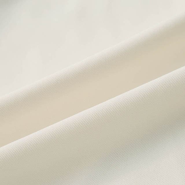 上品な光沢のある素材でシワが気になりにくい