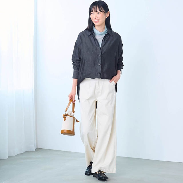 前後差のある裾で前だけインもしやすく、ブラウジングもきれいに決まる