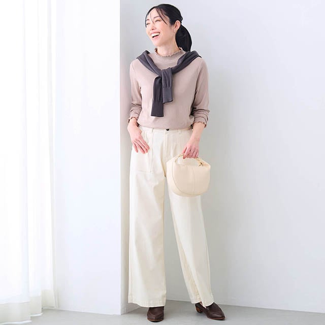 アクセントがあるので一枚でシンプルに着ても◎