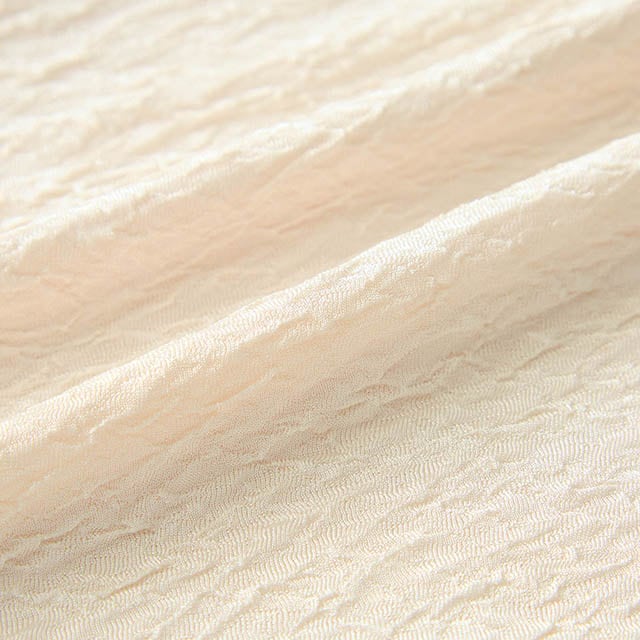 高級感のあるジャカード素材でキレイ見えながらもストレッチ性があり快適な着心地