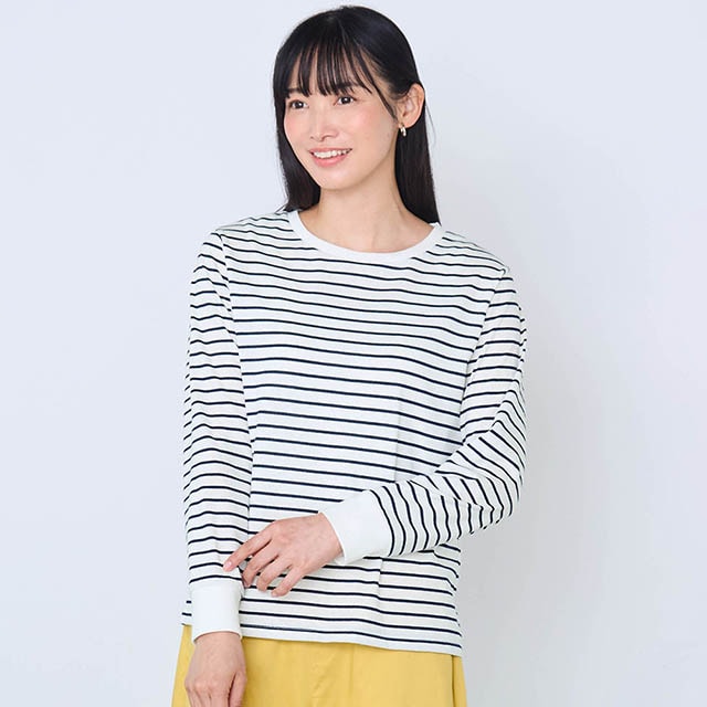 Tシャツは中に着てもごわつかない薄手の天竺素材