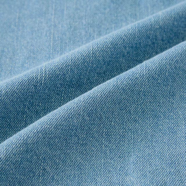 軽さがポイントのやわらかいデニム素材