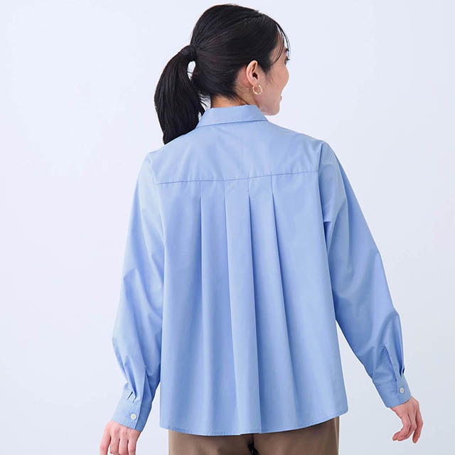 後ろ裾は安心感のあるやや長めの丈感