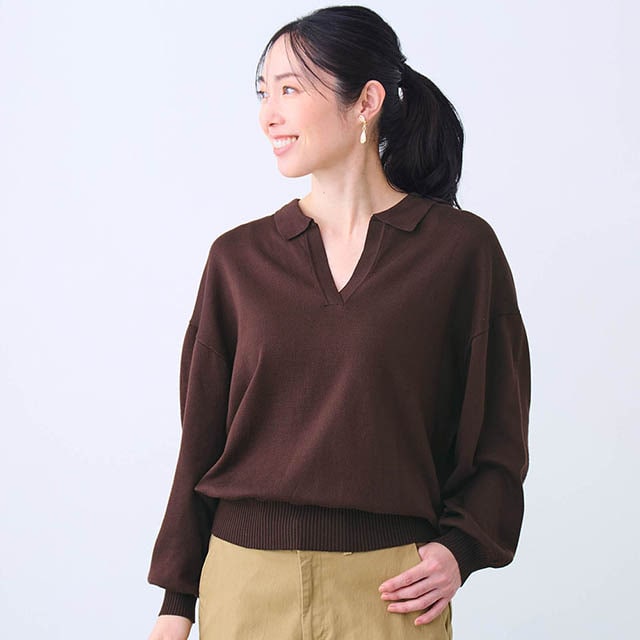 スキッパーデザインでほどよい抜け感をプラス