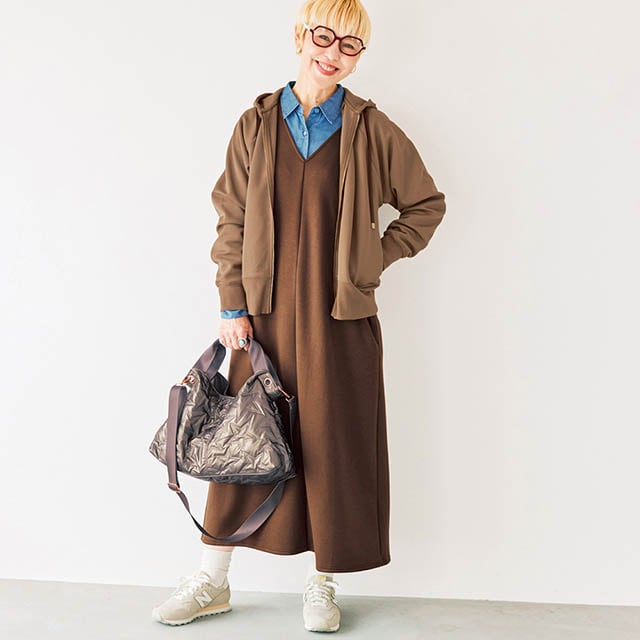 きれいめに着られる上品なデザインに仕上げたフードブルゾン