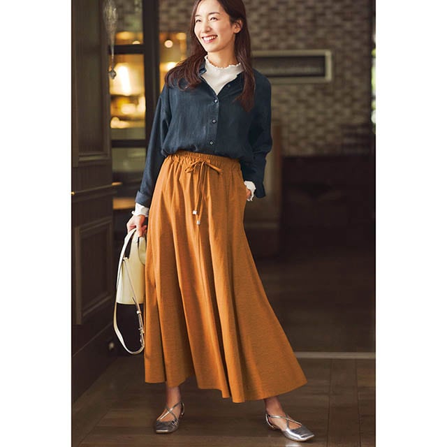 「歩く姿に優雅さを」８枚はぎのひらっと揺れるフレアスカート