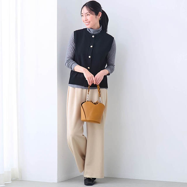 ほどよいハリ感があるので脚のラインを拾わず美脚効果も