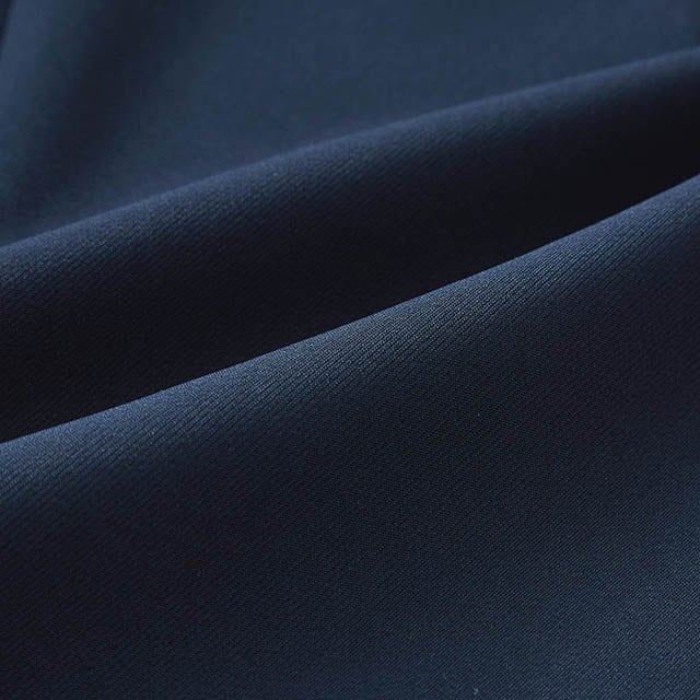 シワが気になりにくいストレッチ素材