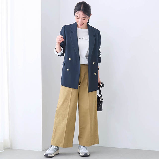 大人女性の必須アイテムのジャケットはカジュアル服としても相性抜群