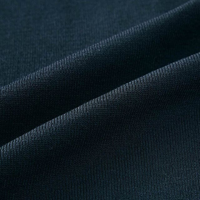 ハリのあるなめらかなニット生地