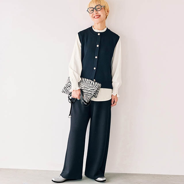 オールシーズン着回せる万能なボタンニットベスト