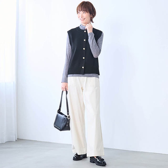 ボディラインを拾いすぎず、すっきりと上品な印象に