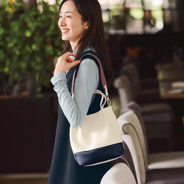 2種類のストラップ付で肩掛けにも