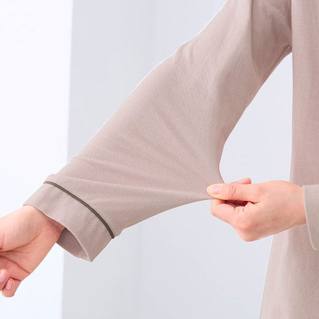 身生地はほどよい厚みの綿100%接結素材で長いシーズン活躍