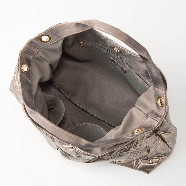 B5が入るサイズ感で日常使いにぴったり