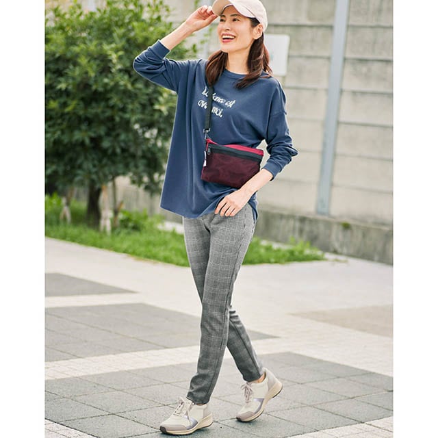 普段のコーディネートに合わせやすいすっきりとしたデザイン