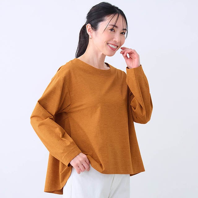 ゆとりのあるシルエットで体型を選ばないのもうれしいポイント