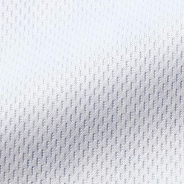 裏側はメッシュ素材でドライな着心地をキープ